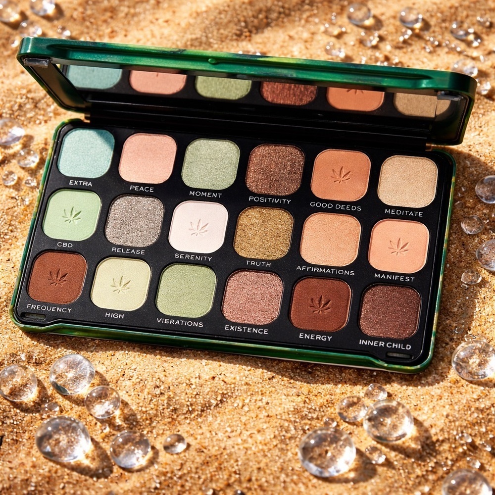 NIB Revolution Forever Flawless Chilled Vibes 18 Shade Eyeshadow Pallet